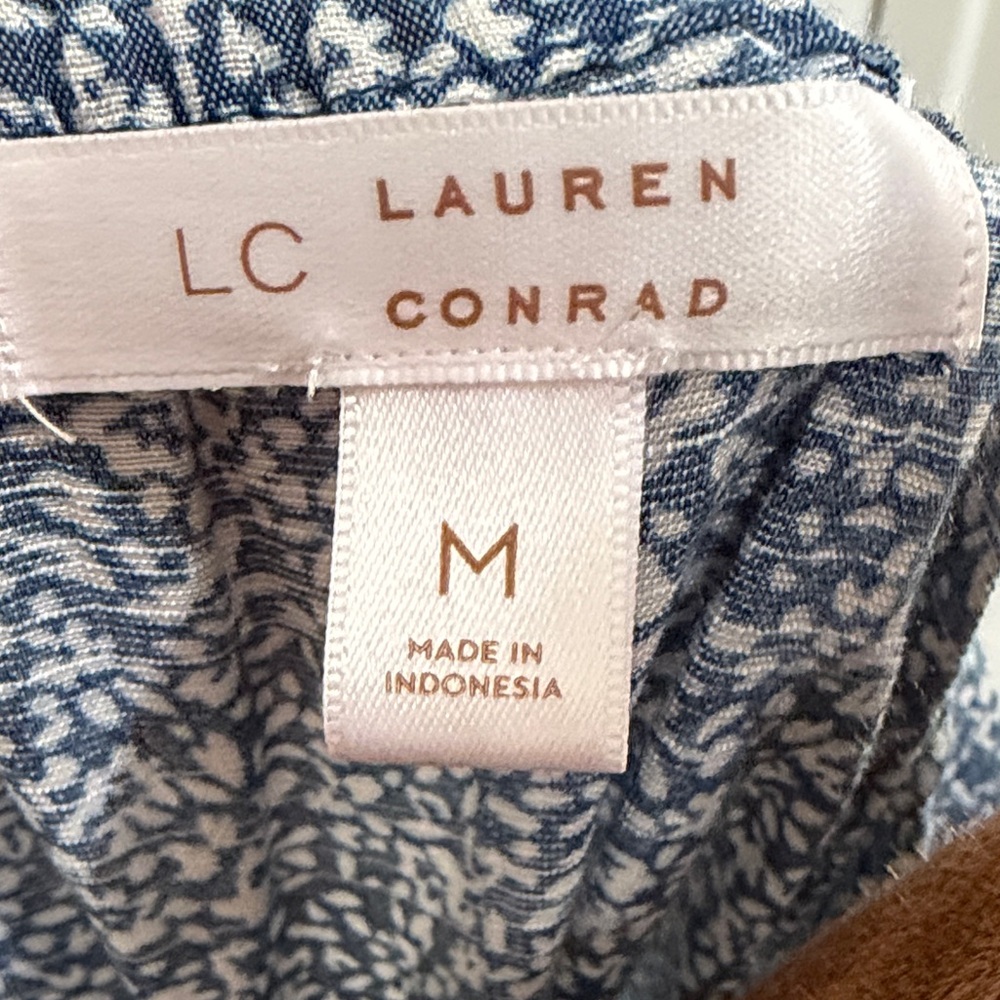 LC Lauren Conrad Free Flowing Ditsy Blue and White  Blouse with Puff Sleeves - Picture 2 of 9